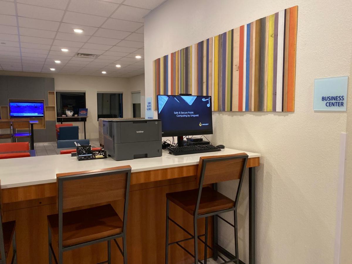 Holiday Inn Express Metropolis By Ihg Exterior foto