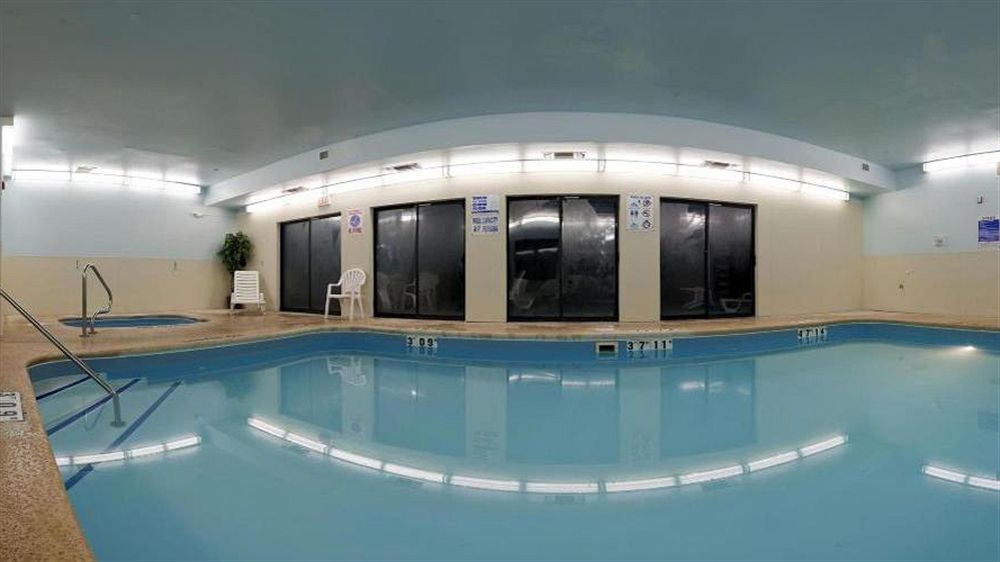 Holiday Inn Express Metropolis By Ihg Exterior foto