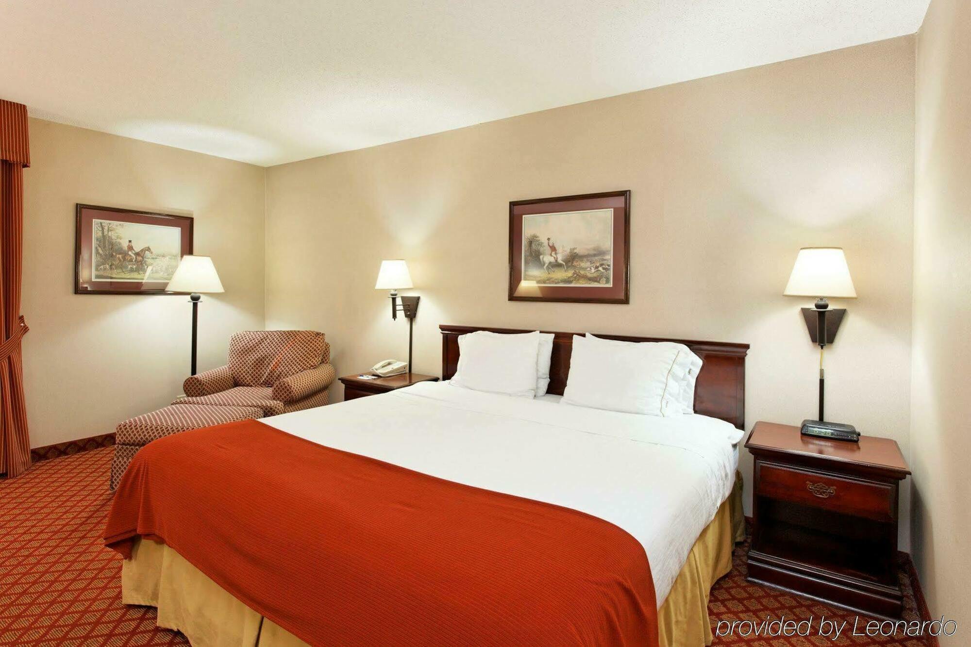 Holiday Inn Express Metropolis By Ihg Exterior foto