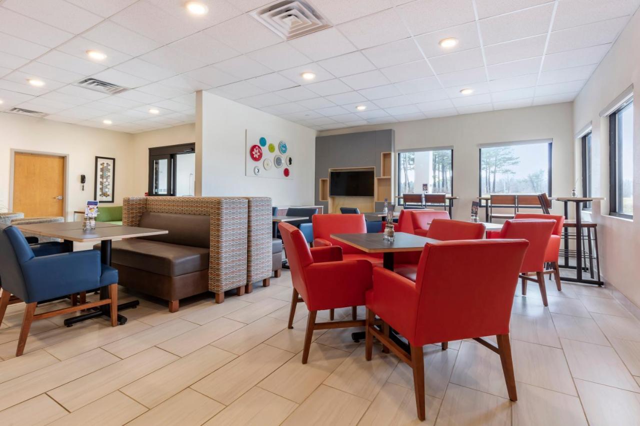 Holiday Inn Express Metropolis By Ihg Exterior foto